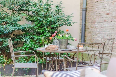 Historic garden retreat in Lucca