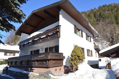 Brillantes Ferienhaus mit Terrasse in...