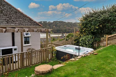 Stunning Waterfront Retreat with Hot Tub, No...