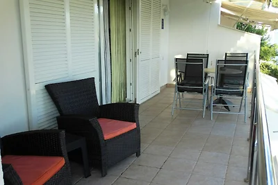Two Bedroom Apartment with Balcony and Sea...