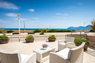 Luxuriöse Villa mit Innenpool