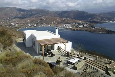 Confortevole villa vicino al mare ad Andros