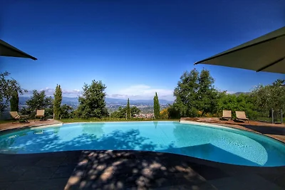 Farmhouse in Loro Ciuffenna with swimming...