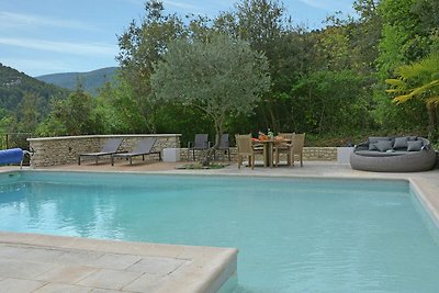 Stenen villa in de Provence met uitzicht op h...