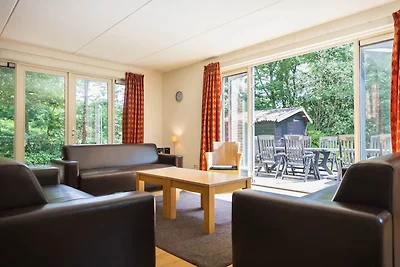 Ruime bungalow in het bos met sauna