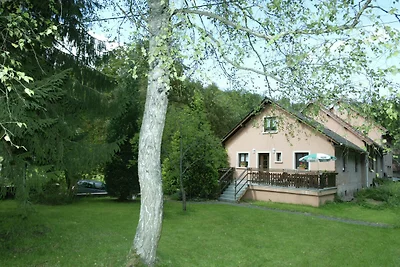 Ferienhaus mit Garten in der Nähe eines Sees