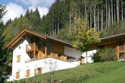Ruhiges Chalet mit Swimmingpool in...