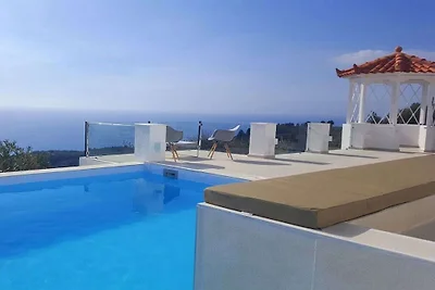 Villa in Kalo Nero mit Schwimmbecken