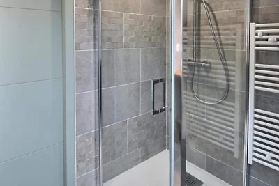 Schönes Ferienhaus in Neulliac