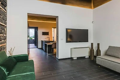 Leone Apartment with Garden