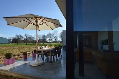 Moderne Dalhem-Villa mit Aussicht