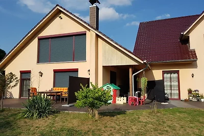 Reizendes Ferienhaus mit Swimmingpool Nähe...