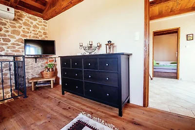 Ein schönes Steinhaus mit Bergblick in Zaton