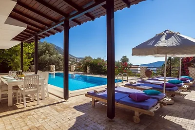 Villa in Kalkan mit Schwimmbecken