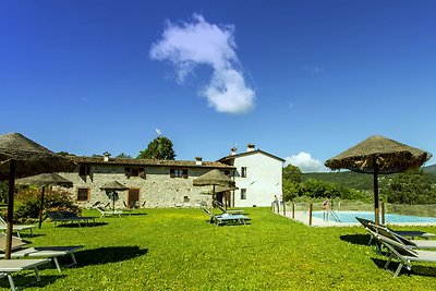Casa vacacional de lujo en Salo con piscina