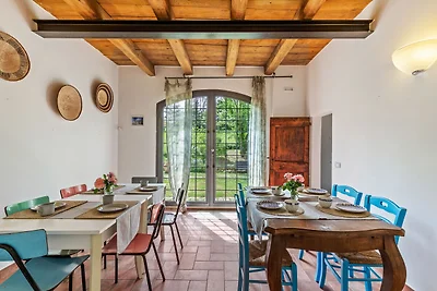 Attraente Villa con Piscina