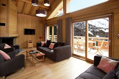 Chalet mit Kamin nur 50m von den Pisten...