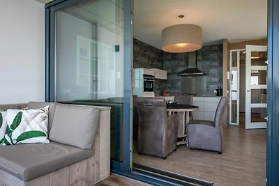Moderne Wohnung mit Balkon