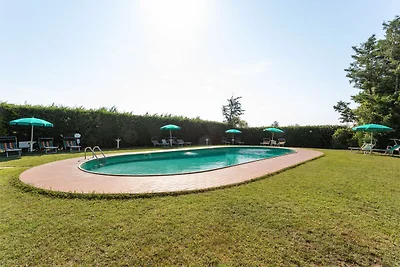 Elegante appartamento con piscina