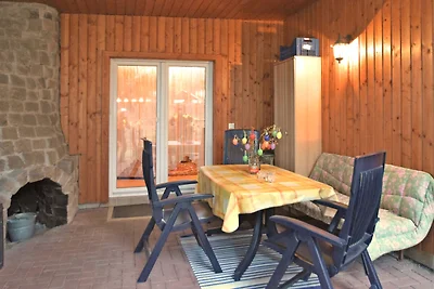 Vintage-Ferienhaus mit Terrasse in Trieb