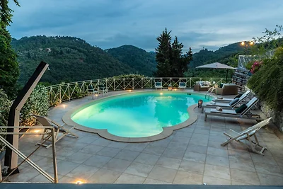 Großzügige Villa in Camaiore mit Terrasse