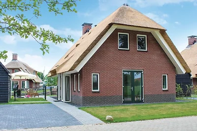 Kinderfreundliche Villa am Wasser in...
