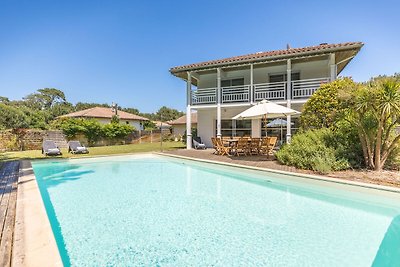 Villa met zwembad op 400 meter van het strand