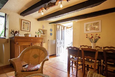 Idyllisches Cottage mit Terrasse in Roziers