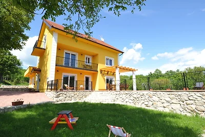 Luxuriöse Villa in Tijarica mit privatem Pool