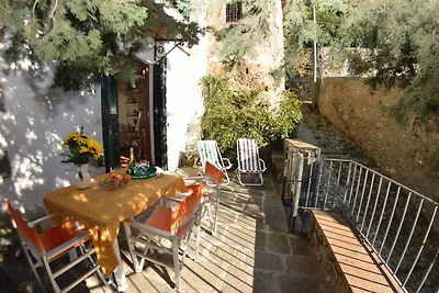 Bauernhaus in den Bergen in Lucca