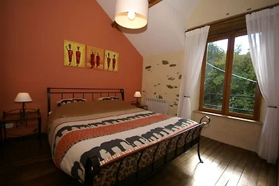 Geräumiges Ferienhaus in Sussac mit Pool
