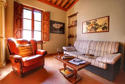 Moderno agriturismo con piscina a Montalcino