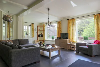 Schöne Villa mit Garten in Waldnähe