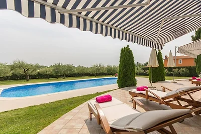 Villa in Nova Vas mit Schwimmbecken