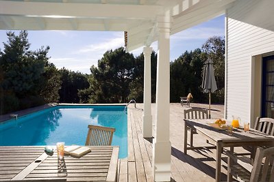 Belle villa avec piscine privée à 900m de la...