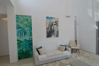 Moderne Villa mit privatem Pool