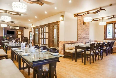 Super casa a schiera Oak Prabhat Road