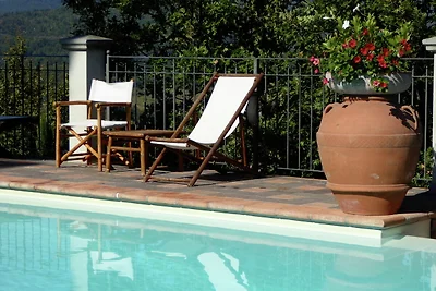 Ferienhaus in Montecarelli mit Swimmingpool