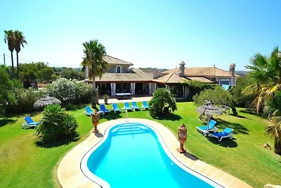 Villa in Can Picafort met zwembad en barbecue