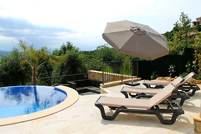 Luxuriöse Villa mit Swimmingpool