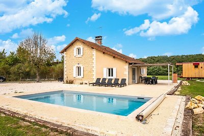 Affascinante casa con piscina a Coubejours