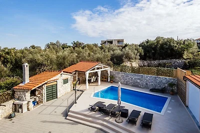 Bella casa vacanza con piscina privata a Mali...