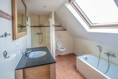 Bella casa con sauna vicino a IJsselmeer