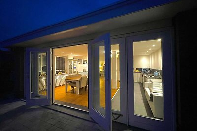 Modernes Ferienhaus in Groede mit Terrasse