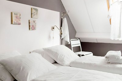 Extravagantes Bauernhaus in Baarlo mit Whirlp...