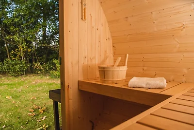 Bungalow mit Kinderkrippe und Spielplatz