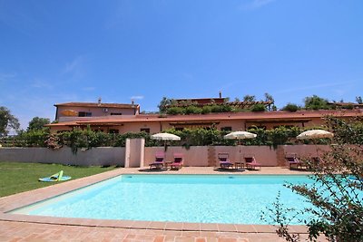 Bauernhaus in Montalto di Castro mitTerrasse