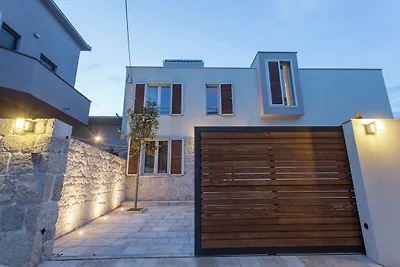 Luxuriöse Villa mit privatem Pool und Garten
