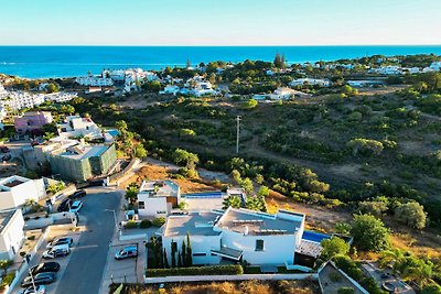 Villa ad Armacao de Pera con giardino