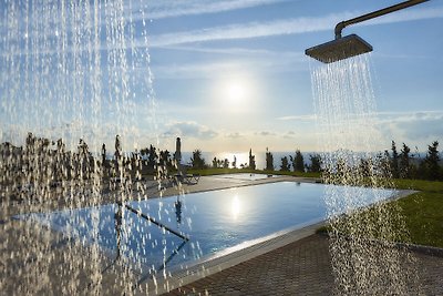 Schöne Villa mit großem Pool und Meerblick